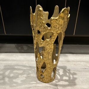 Ornate vase to house your flowerscape